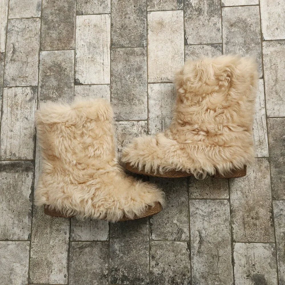 Saint Laurent Fur Lined Boots, Authentic - Picture 4 of 9